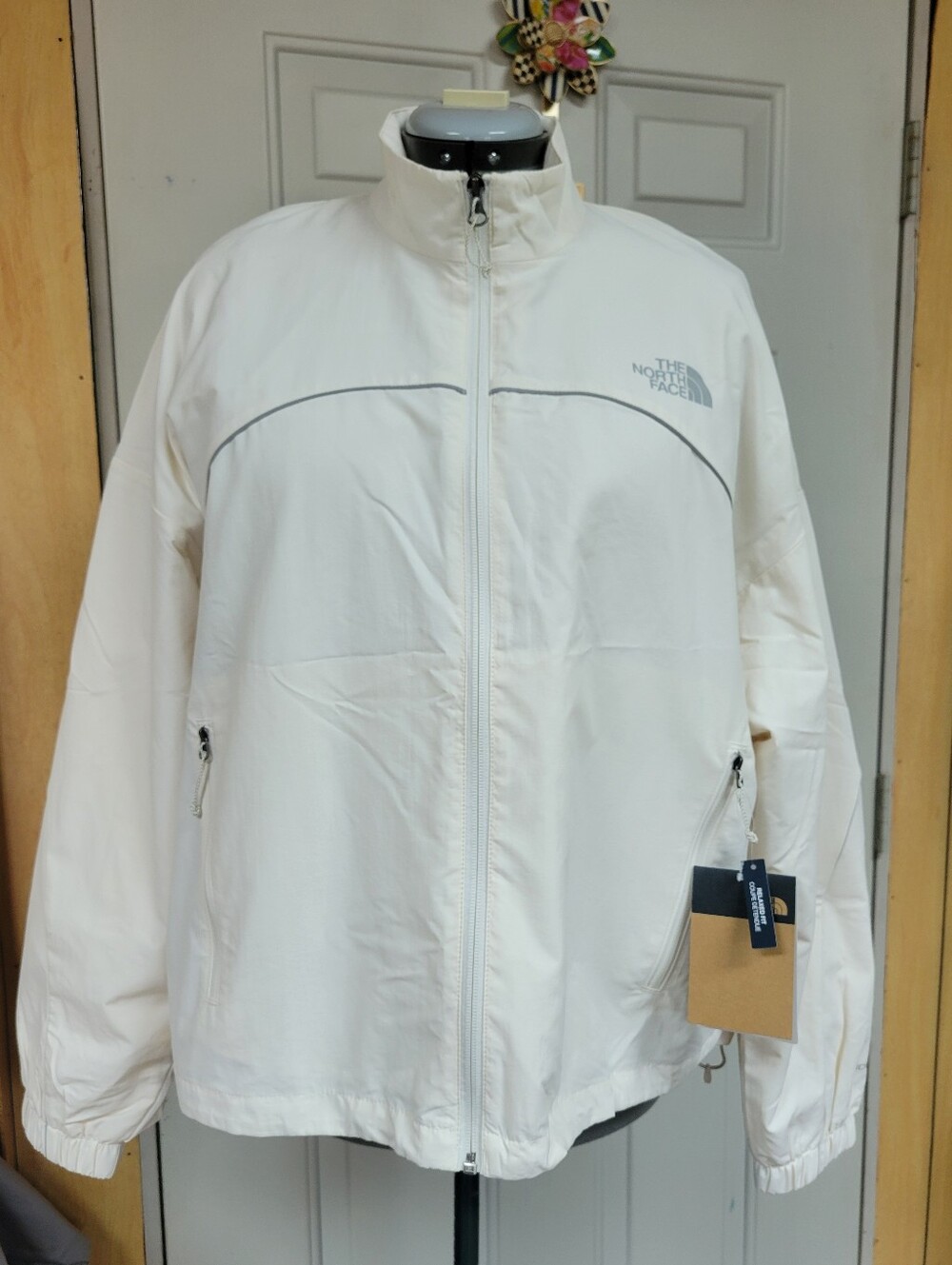 The North Face Women's Tek Piping Wind Jacket